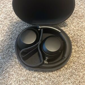 Sony headphones with noise cancellation